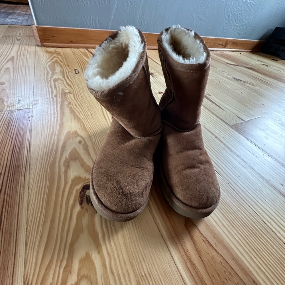 Ugg classic short  brown bootie size 7